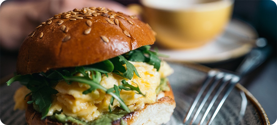 breakfast-bun-egg-arugula-guac-featured egg, arugula, guacamole breakfast bun